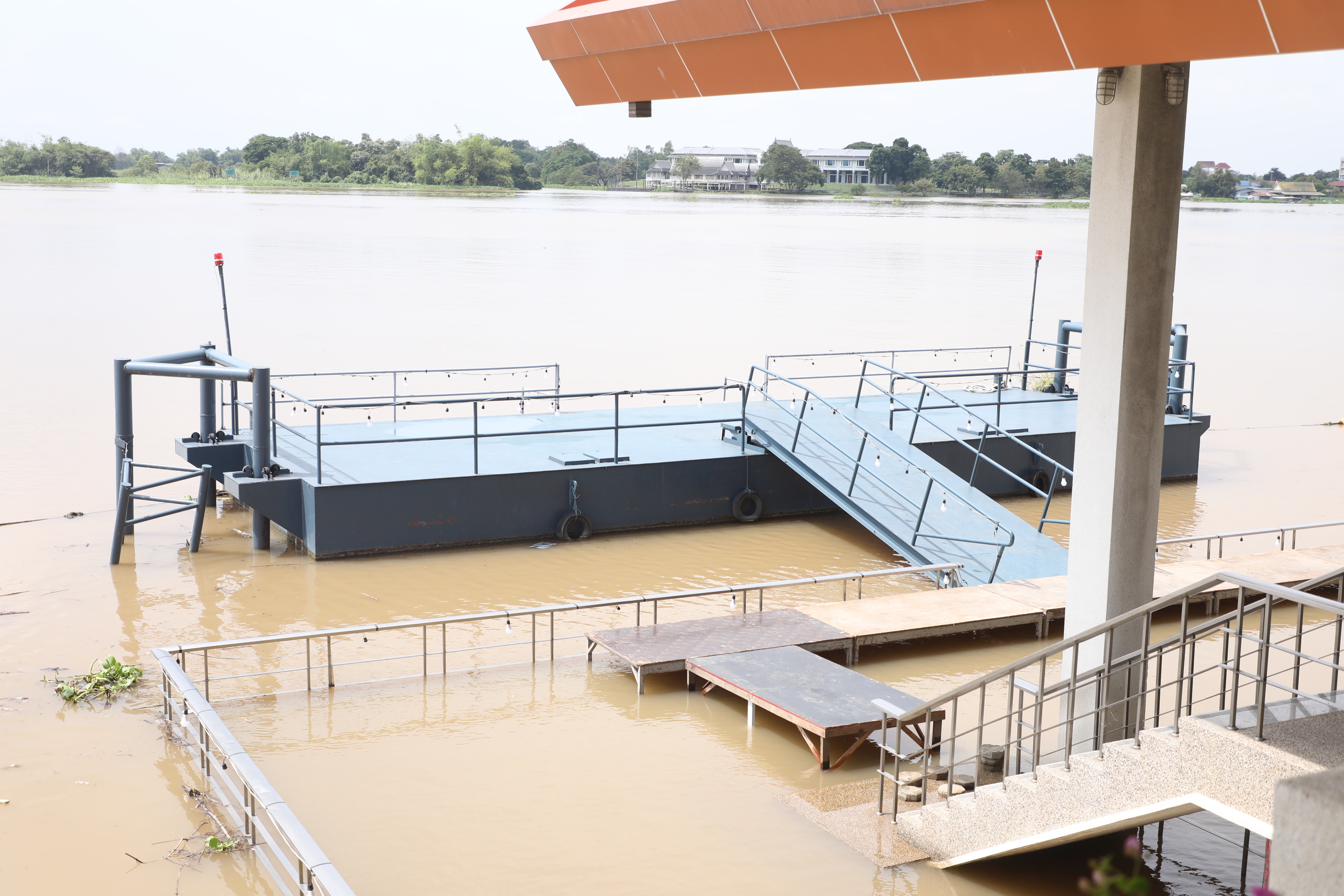 title - เลขาธิการ ส.ป.ก. นายเศรษฐเกียรติ กระจ่างวงษ์ ลงตรวจความเรียบร้อยของงาน 